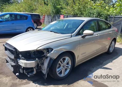 2018 Ford Fusion Hybrid S z USA, uszkodzony, nr VIN 3FA6P0UU2JR191558